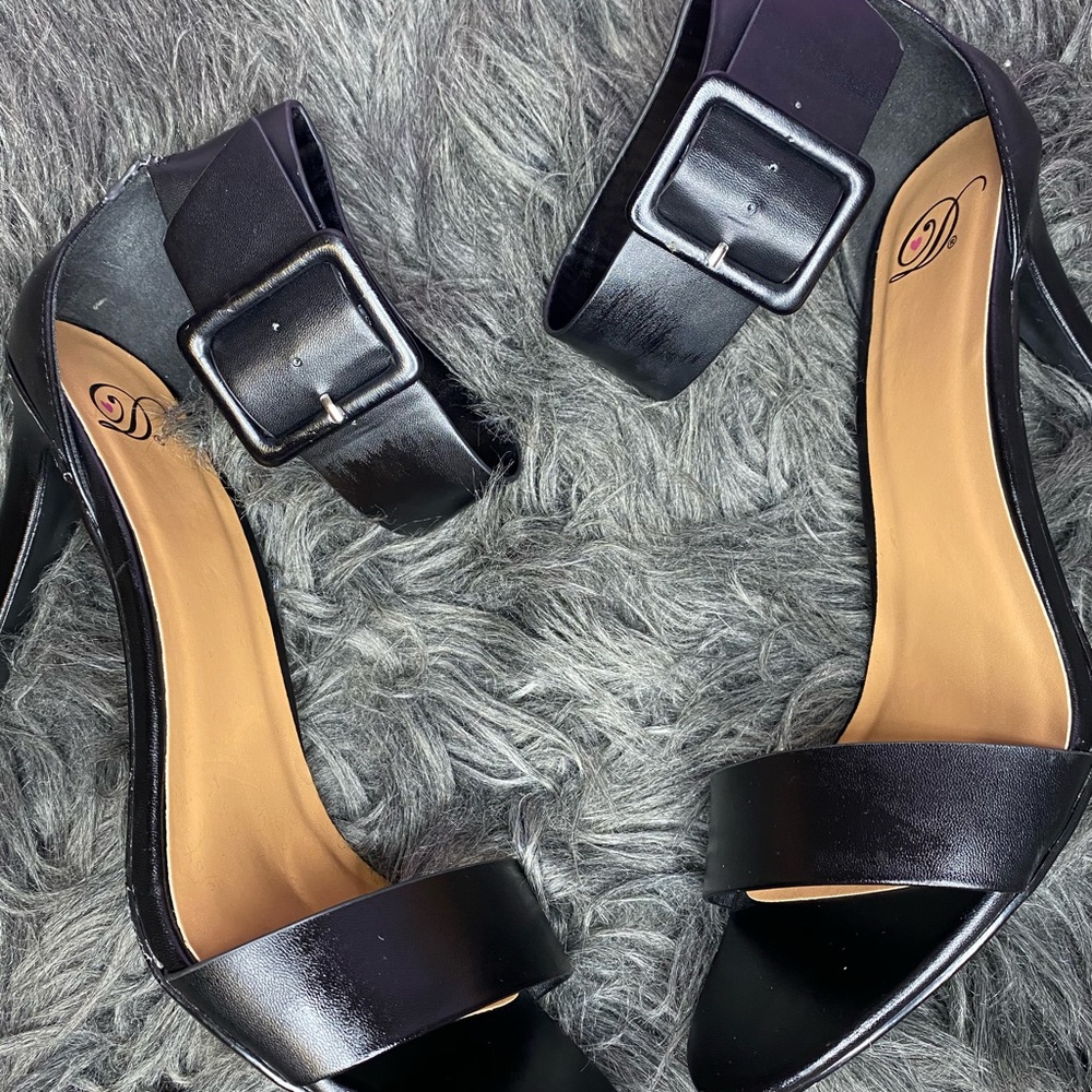 Heels - Picture 5 of 8